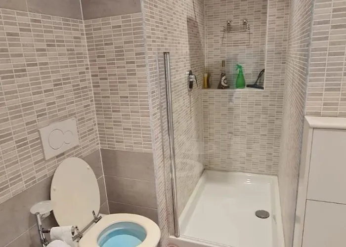 Le Mentonnais - Carre D'or * 멍똥